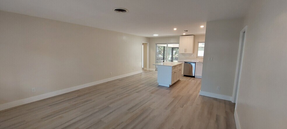 Building Photo - 1235 SW 13th Cir