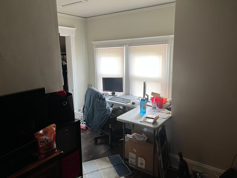 Building Photo - 527 Fortune Ave