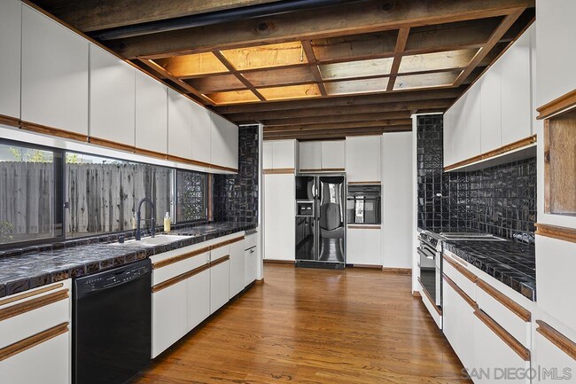 Building Photo - 13070 Via Grimaldi