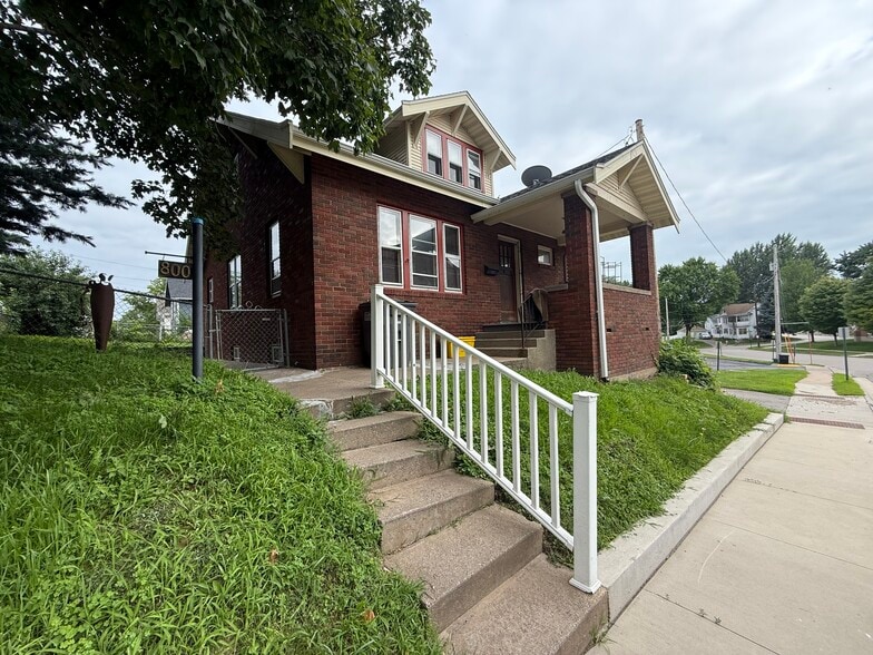 Primary Photo - 800 Auburn St