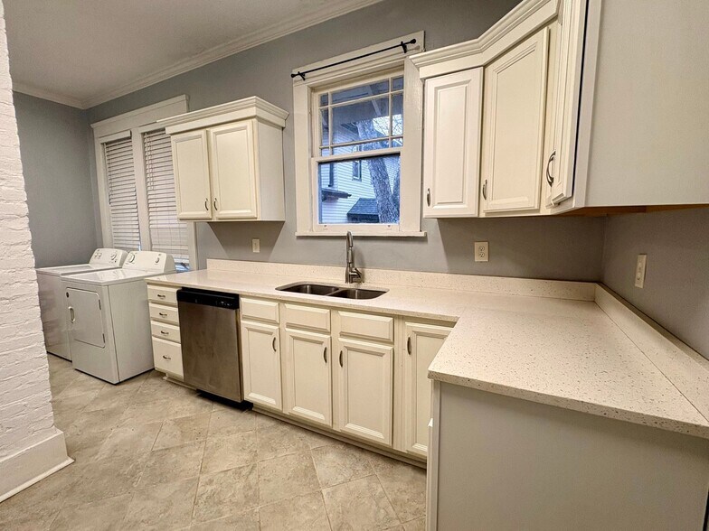 Building Photo - 333 Division Ave