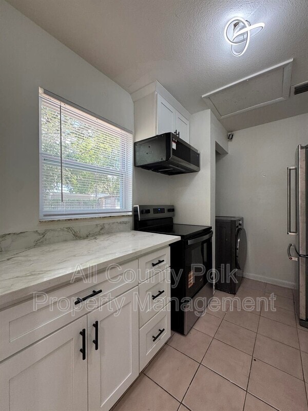 Building Photo - 3018 Galaxy Ln