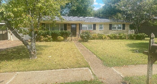 Primary Photo - Great rental in South Huntsville with a FE...