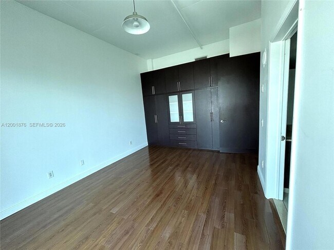 Building Photo - 3029 NE 188th St