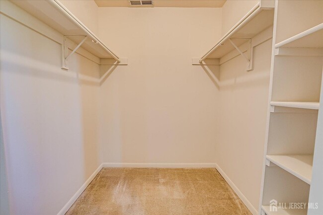 Building Photo - 405 Ravens Crest Dr