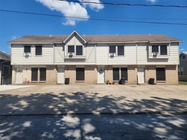 Primary Photo - 517 5th St