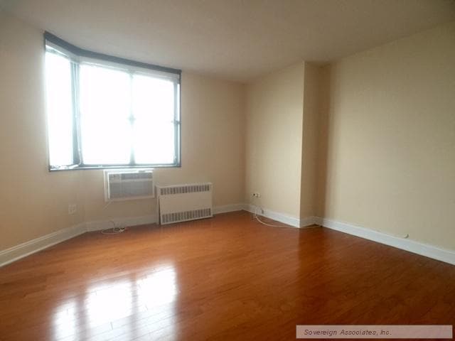 Building Photo - 3333 Broadway