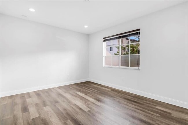 Building Photo - 5030 SW 126th Ave