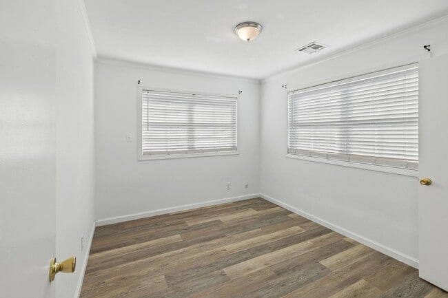 Building Photo - 3107 Admiral King St