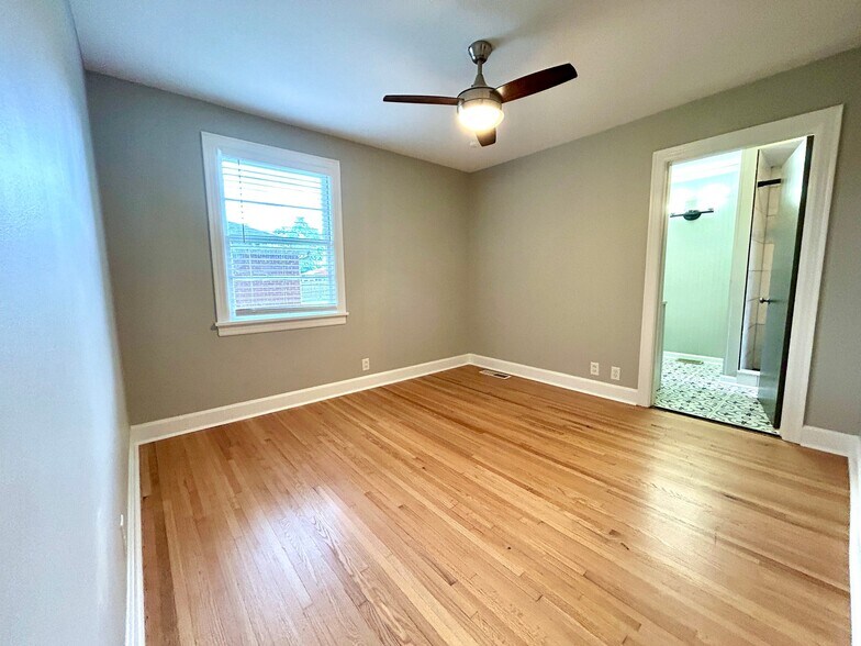 Building Photo - 247 Graeme Dr