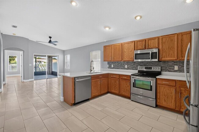 Building Photo - 7961 Carriage Pointe Dr