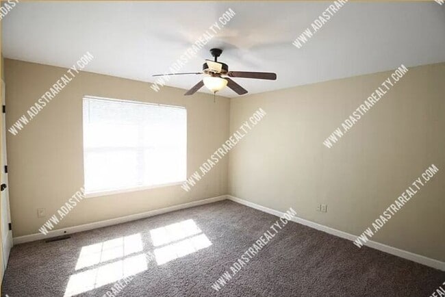 Building Photo - Spacious 3 Bedroom Townhome in Platte City...