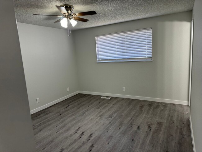 Building Photo - Stylish Modern 3 bed 2 bath house