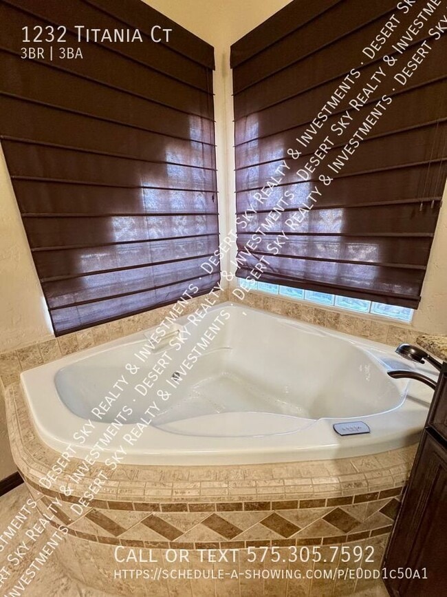 Building Photo - 1232 Titania Ct