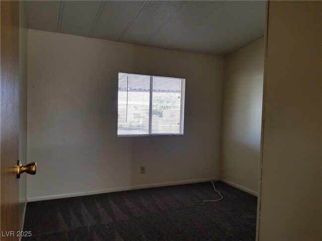 Building Photo - 252 Navajo Dr