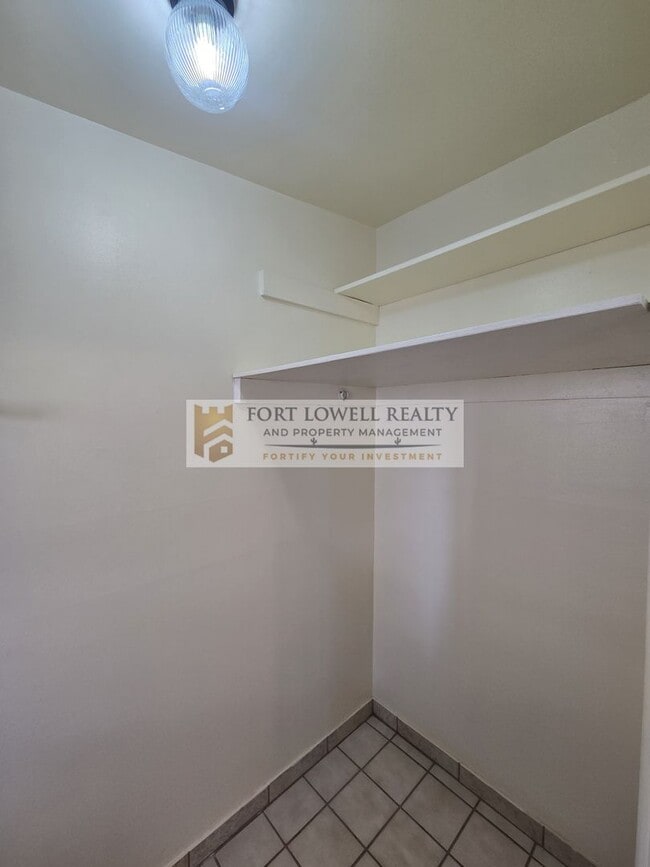 Building Photo - 2640-2642 N Santa Rita Ave