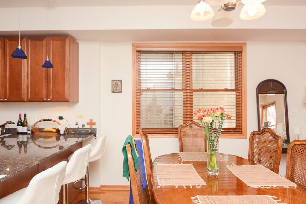 Building Photo - 934 W Leland Ave