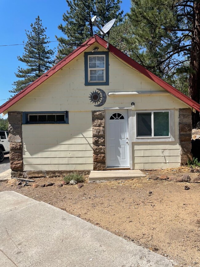 Building Photo - FULLY FURNISHED MONTH-MONTH RENTAL