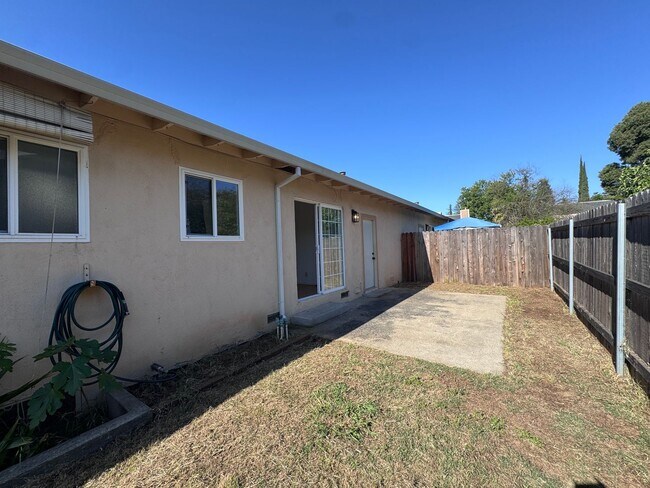 Building Photo - Grant Park Duplexes