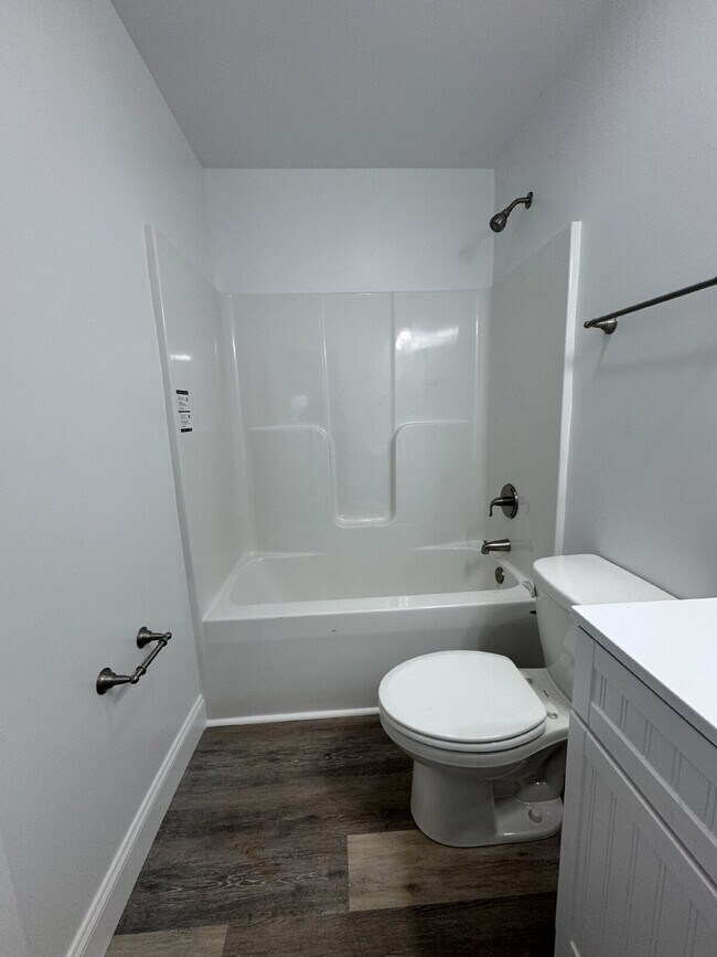 Building Photo - "Charming 3-Bed Haven with Granite Touches in Scenic Mars Hill"