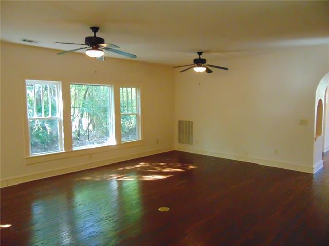Building Photo - 10306 Country Club Dr