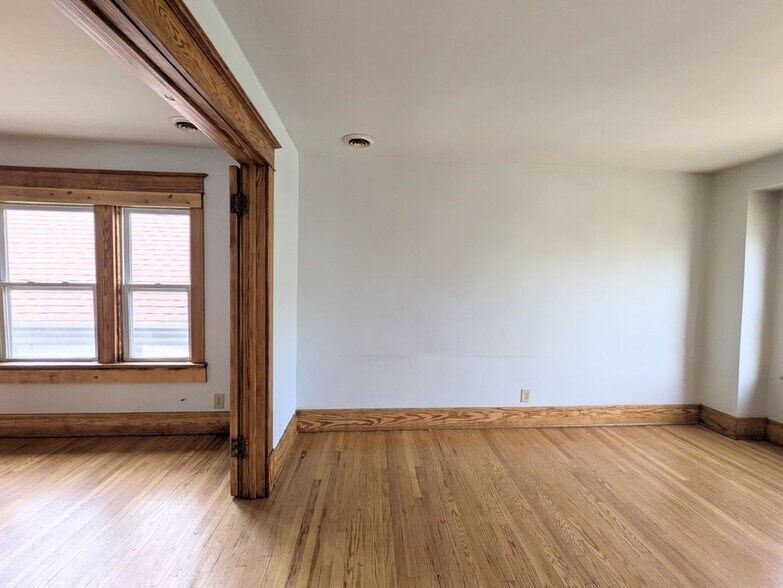 Building Photo - 47 Bridgeman St