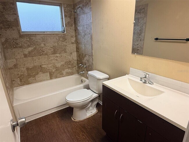 Building Photo - 10038 Kingswood Ln