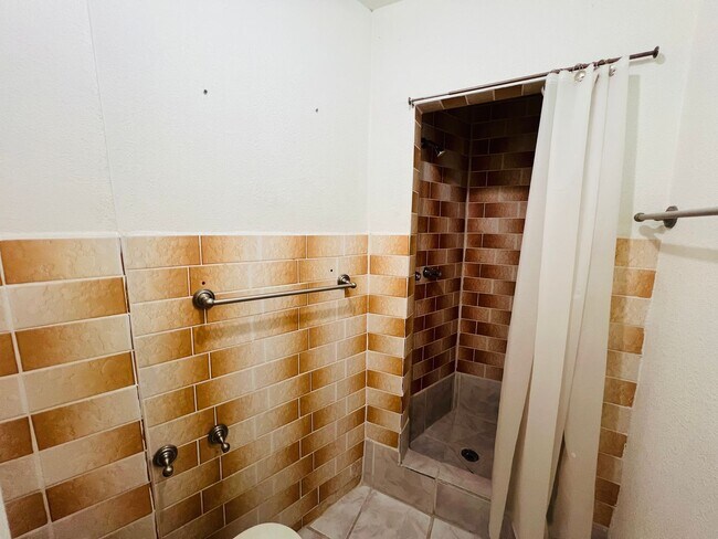 Building Photo - 129 Tassie Way