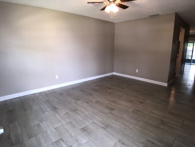 Front Living Area - 834 Faull Dr