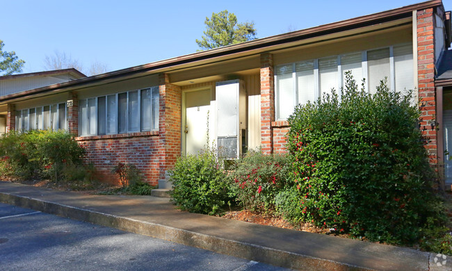 Building Photo - Falcon Manor Apartments