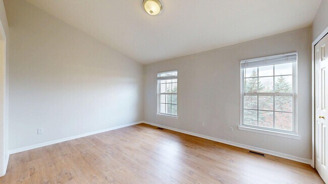 Building Photo - 3073 Promenade Cir