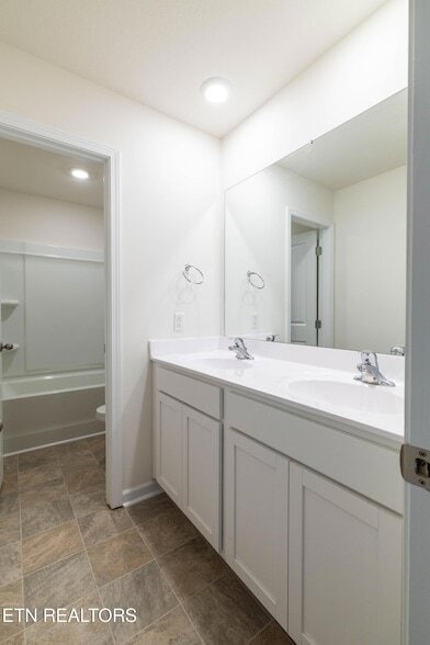 Building Photo - 4714 Willow Bluff Cir