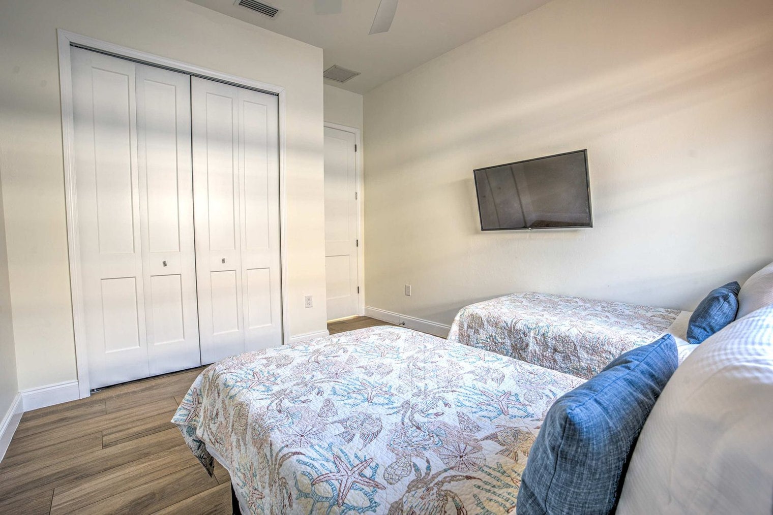 Building Photo - 685 107th Ave N