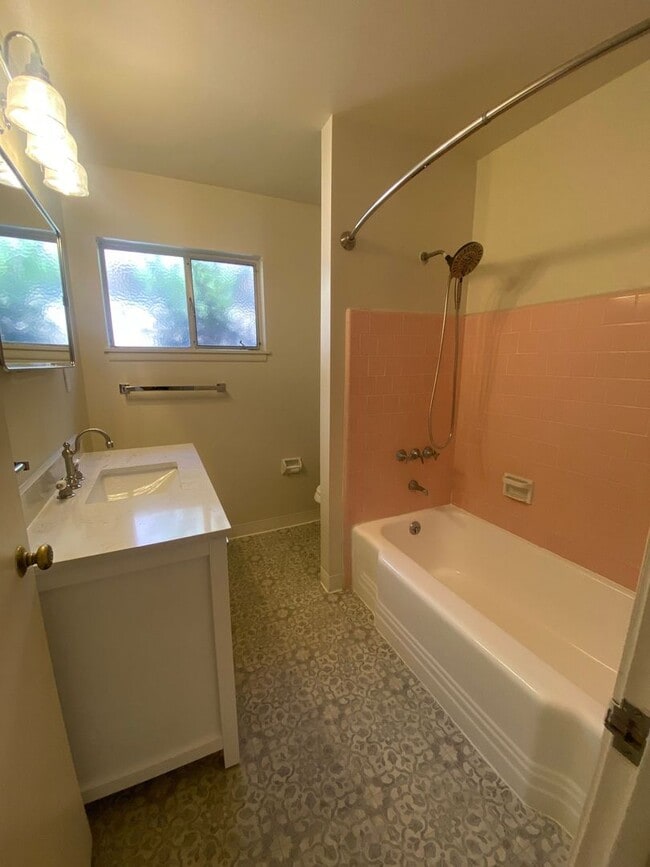 Building Photo - 327dst(SDA)