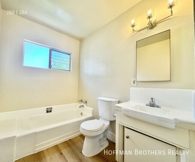 Building Photo - 1540 Laurel Ave