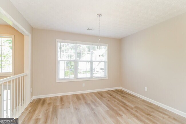 Building Photo - 2975 Northcliff Dr