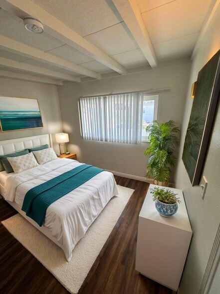 Building Photo - 320 7th St