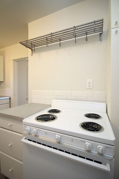 Building Photo - 5005-5007-5007 N Kerby Ave