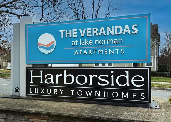 Building Photo - 8204 Viewpoint Lane