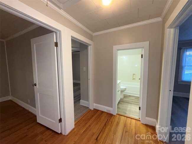 Building Photo - 225 Hickory Dr