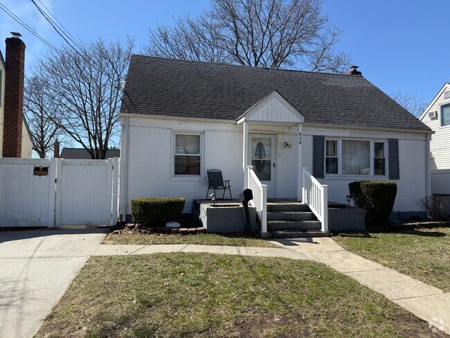 Building Photo - 976 Jerusalem Ave