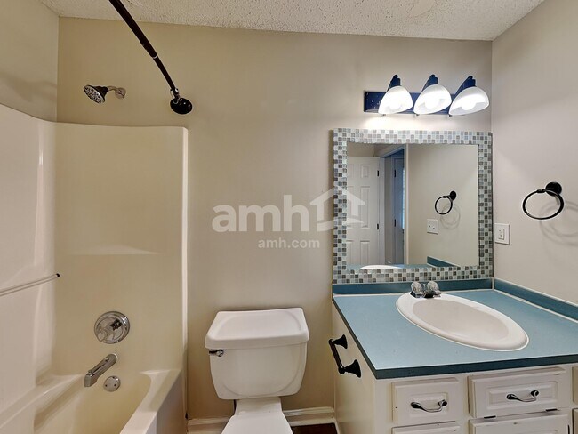 Building Photo - 1017 Queensbury Run