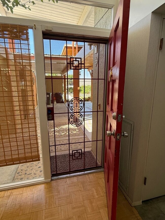 Building Photo - High Desert Retreat- 3 Bedrooms, 2 Bathroo...
