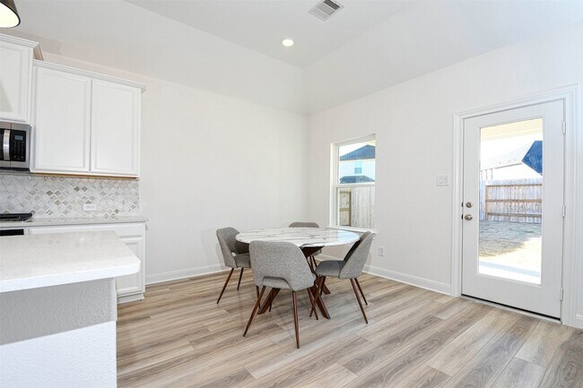 Building Photo - 17703 Rosette Grass Dr