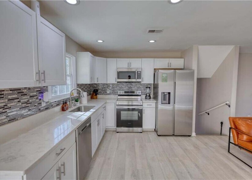 Building Photo - 115 Hollybrook Rd