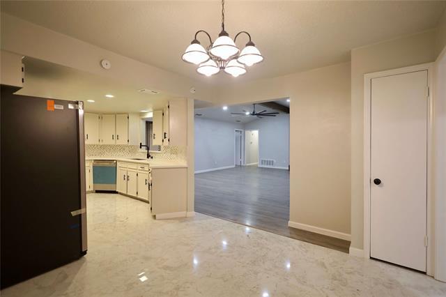 Building Photo - 905 Pine Tree Ln