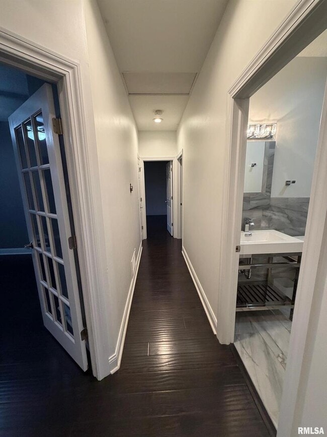 Building Photo - 2625 E 56th Ct