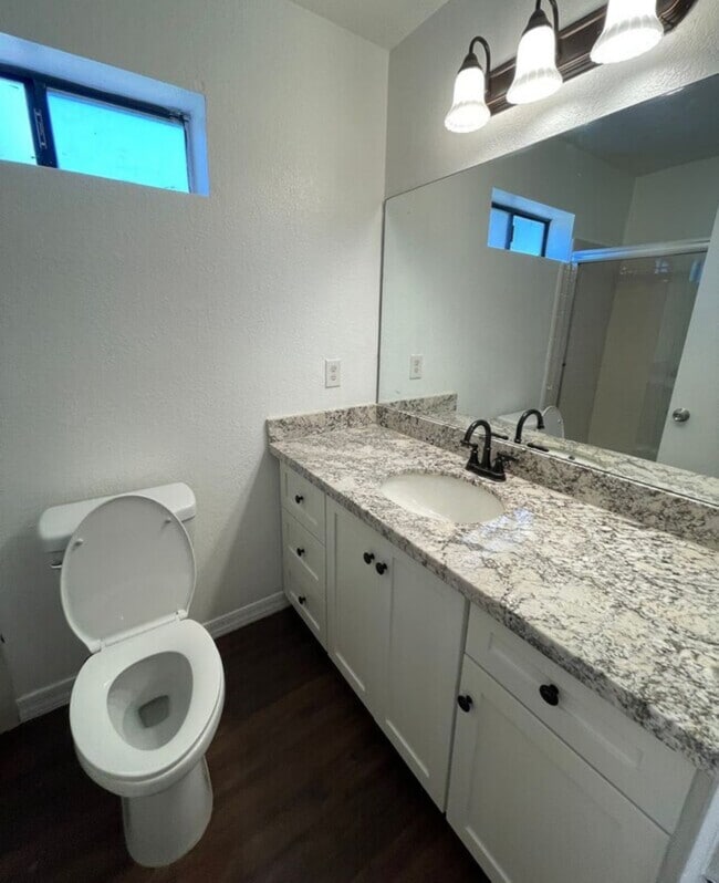 Building Photo - 1627 W 13th St