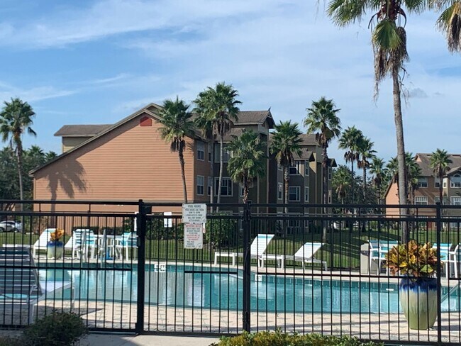 Building Photo - Spacious and Beautiful - Unfurnished 2/2 at Villas Del Sol !