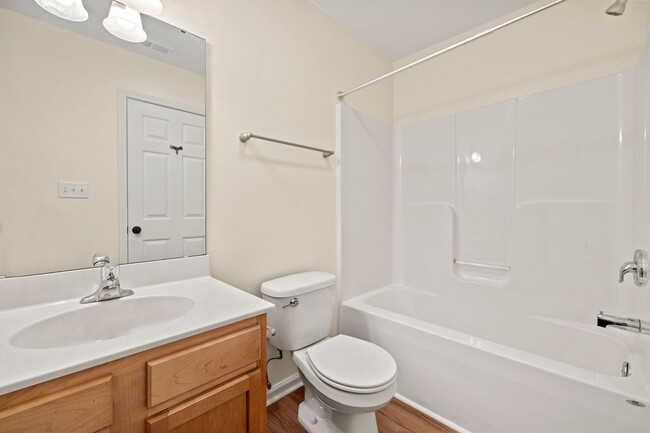 Building Photo - Delightful 3-Bedroom, 2-Bathroom Outside o...